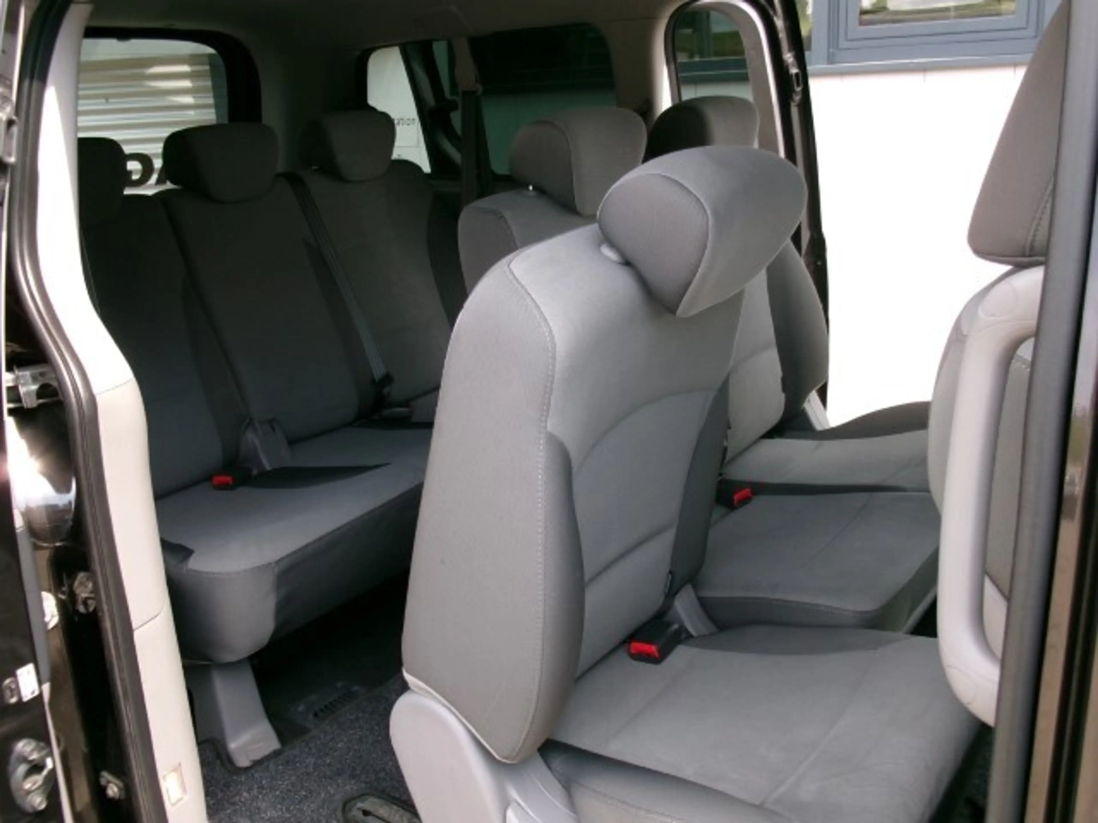 Hyundai H-1 Starex Sitzheizung NAVI Klima Anhängevorrichtun... — photo 11
