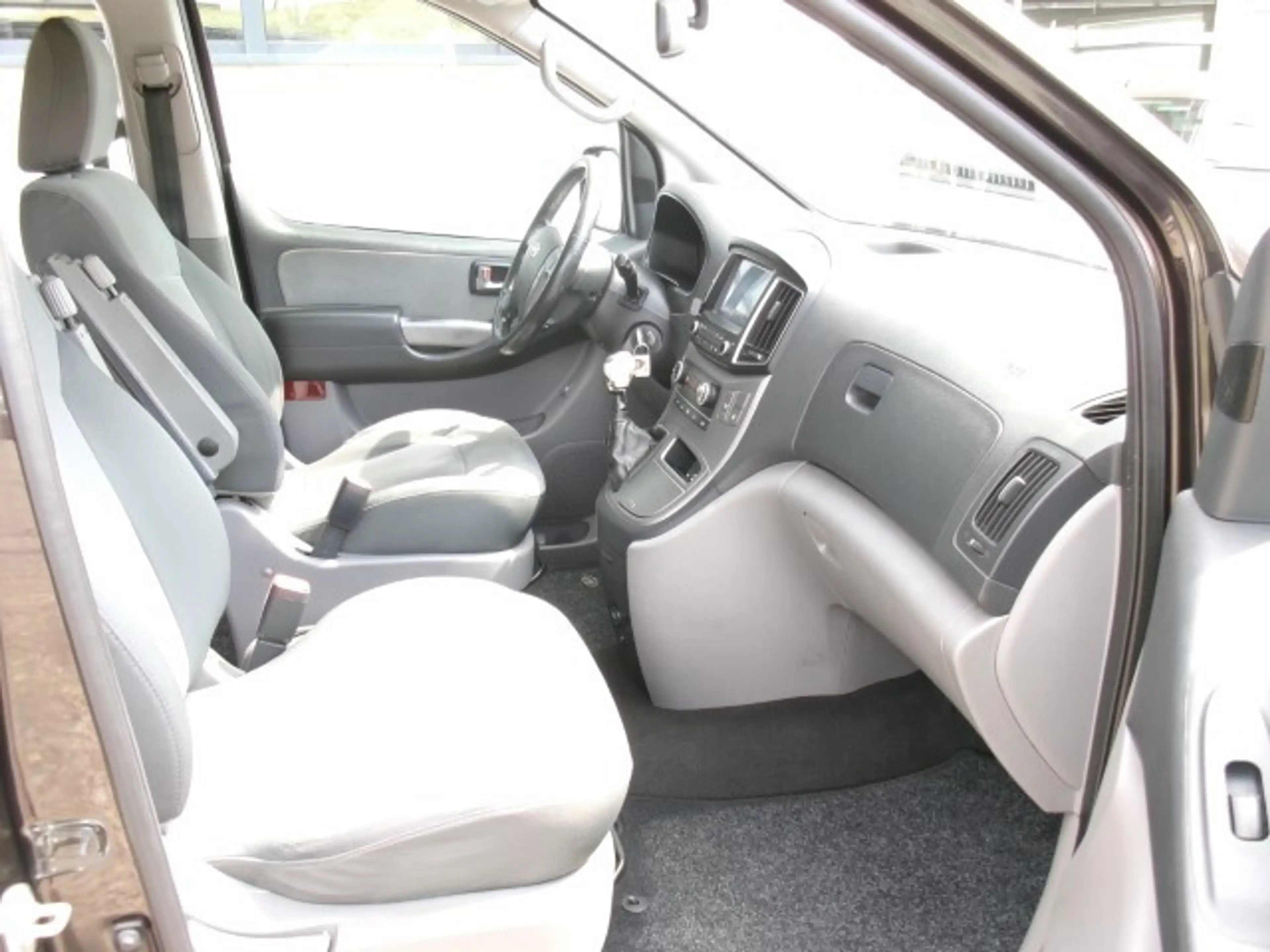 Hyundai H-1 Starex Sitzheizung NAVI Klima Anhängevorrichtun... — photo 10