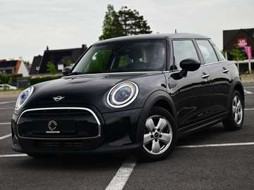 5 DOORS AUT / NAVI PRO / CARPLAY / CRUISE / LANE ASSIST / BLACK / TOP CONDITION