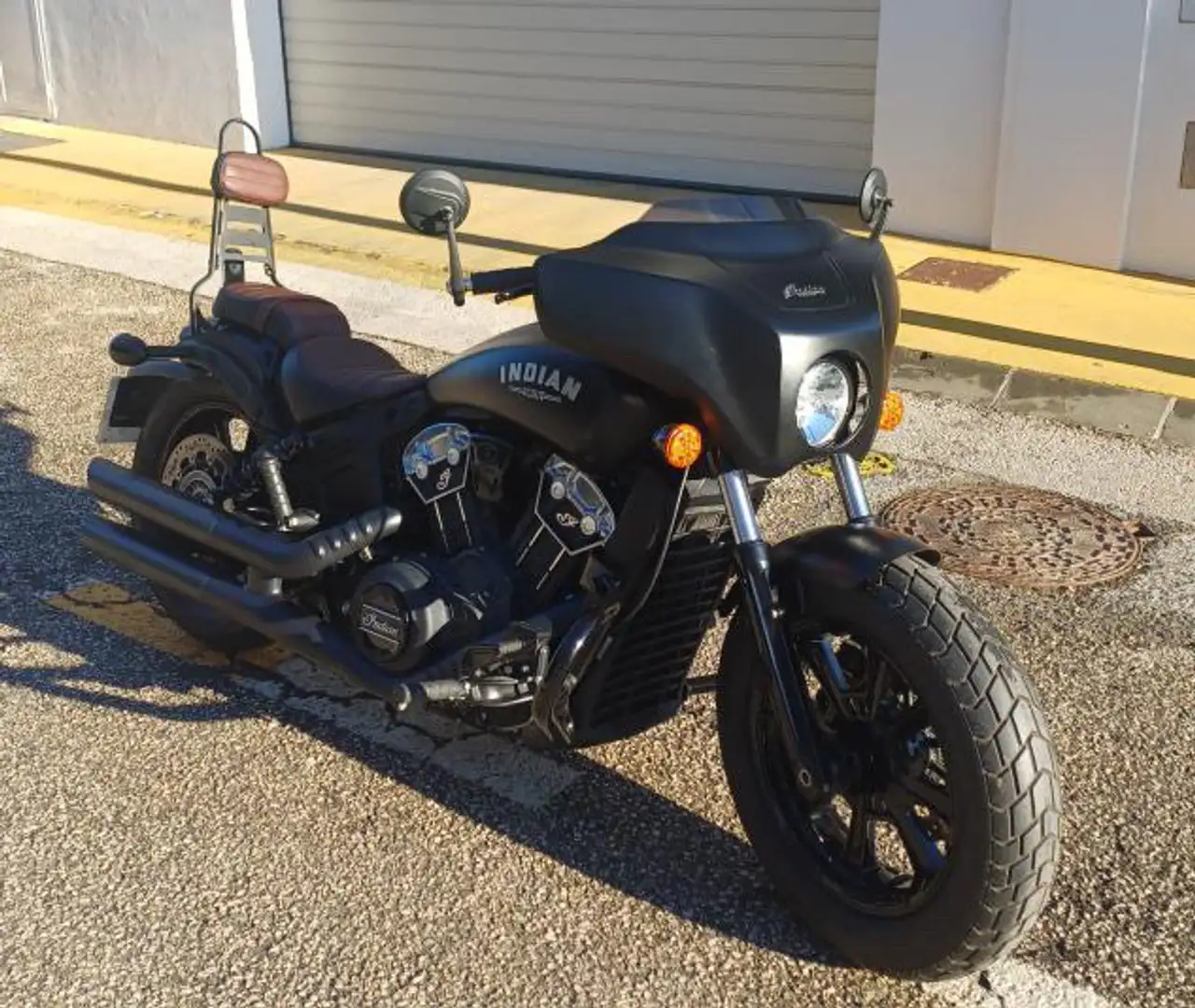 Indian Scout Bobber Negro - 1