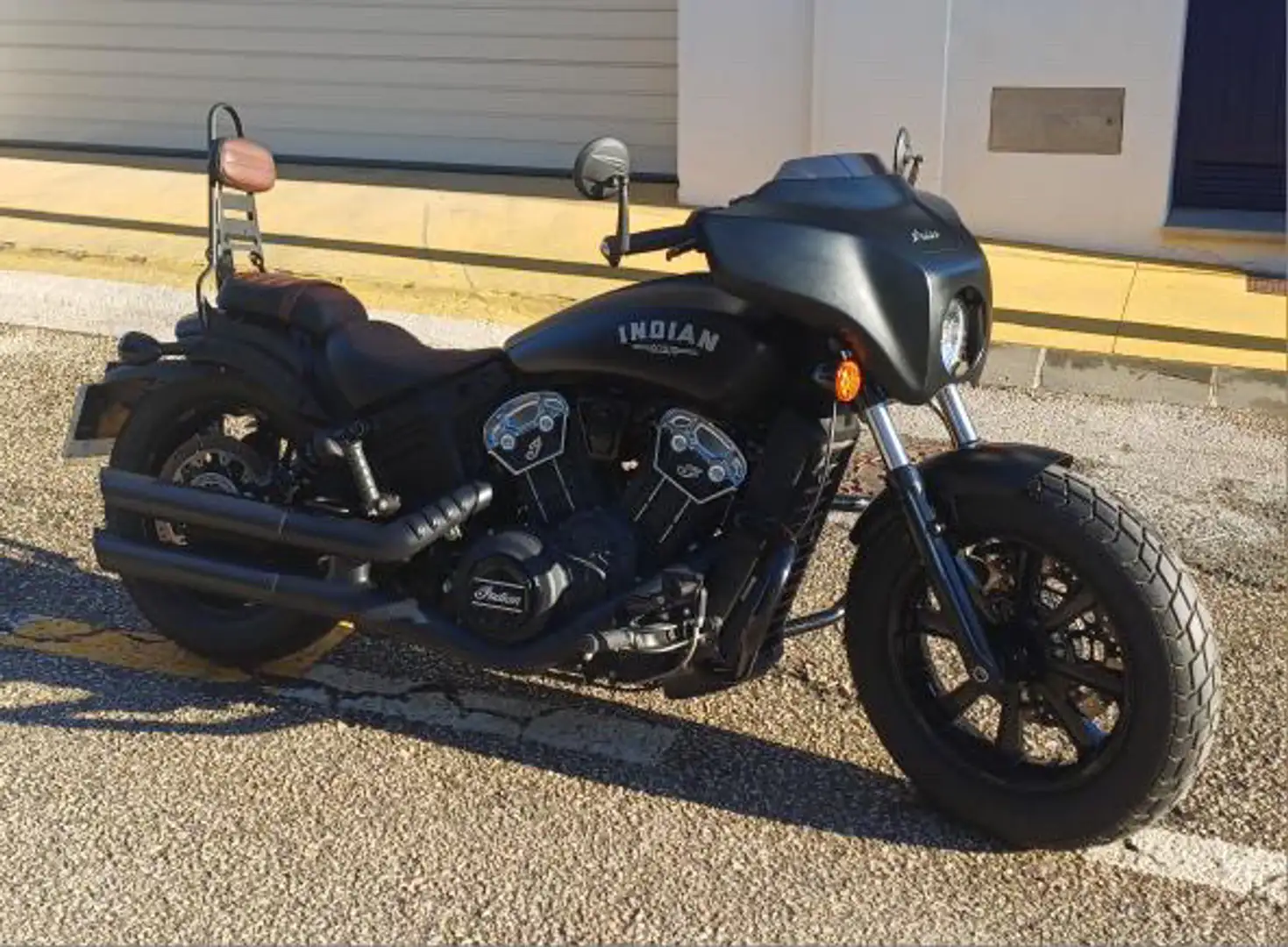 Indian Scout Bobber Negro - 2