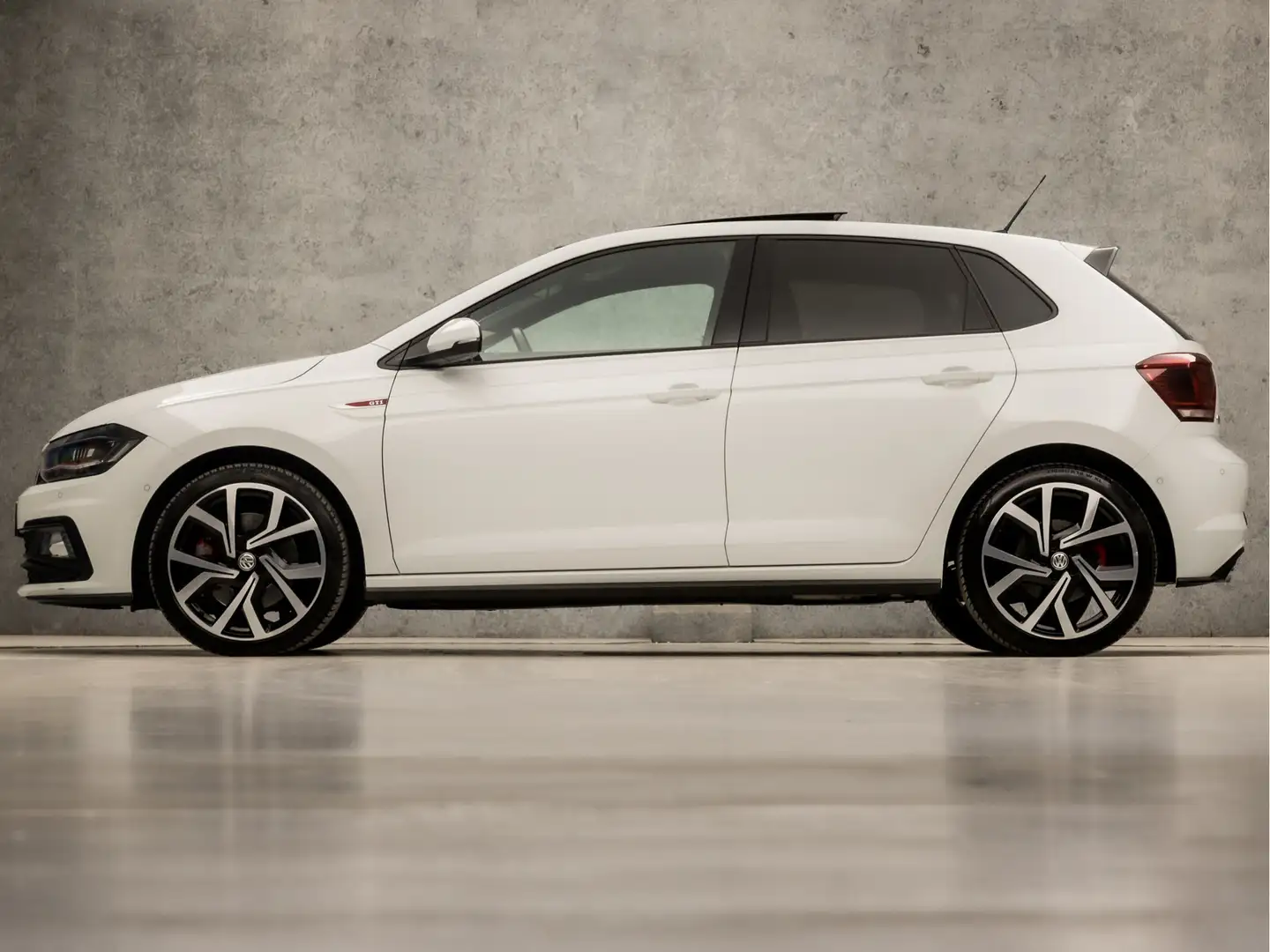 Volkswagen Polo GTI 2.0 TSI 200Pk Automaat (SCHUIFDAK, VIRTUAL COCKPIT Wit - 2