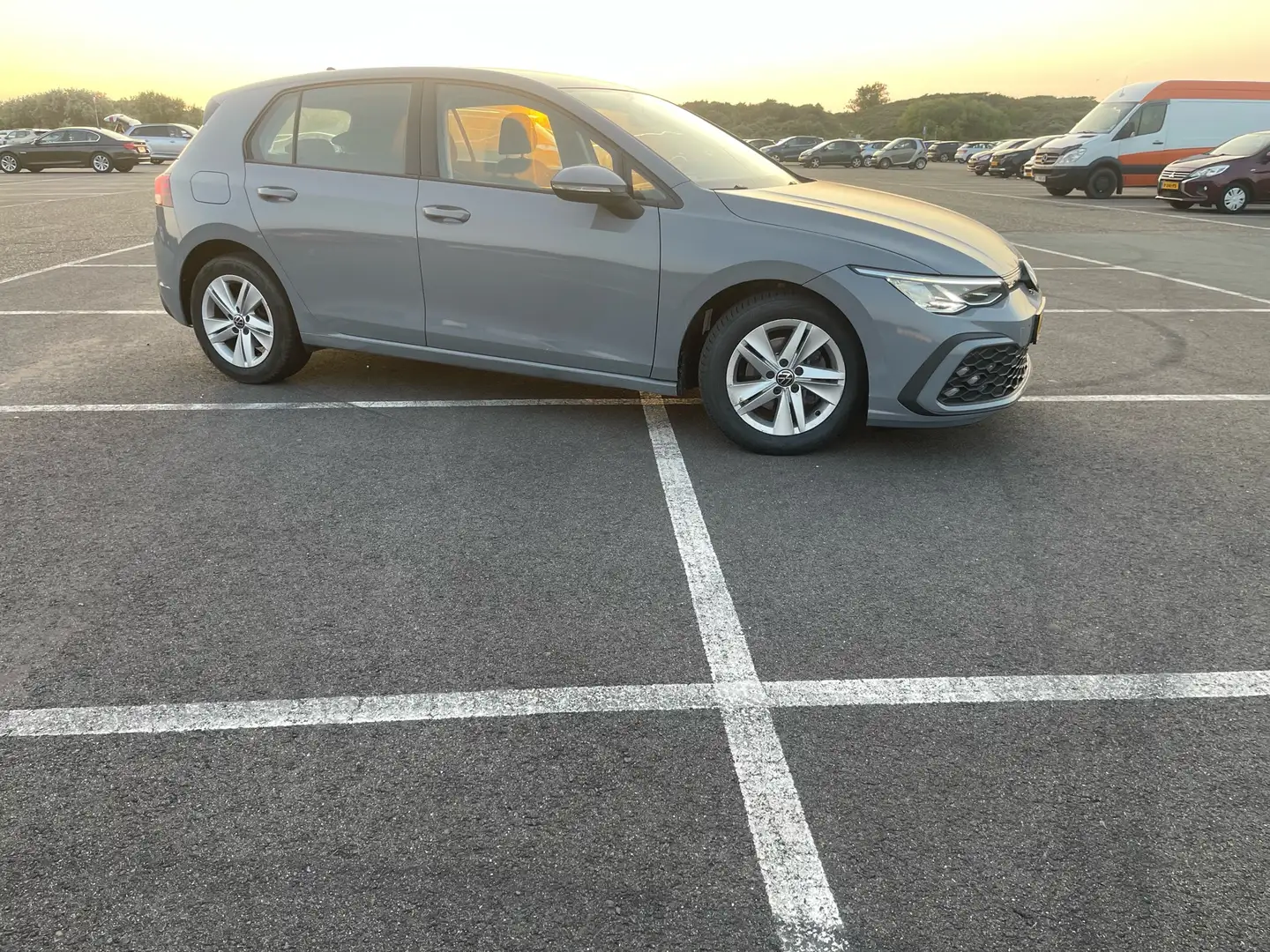 Volkswagen Golf 1.0 eTSI Life Bns Grijs - 2