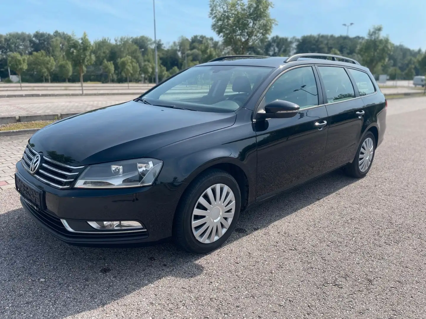 Volkswagen Passat Variant Trendline BlueMotion Schwarz - 1