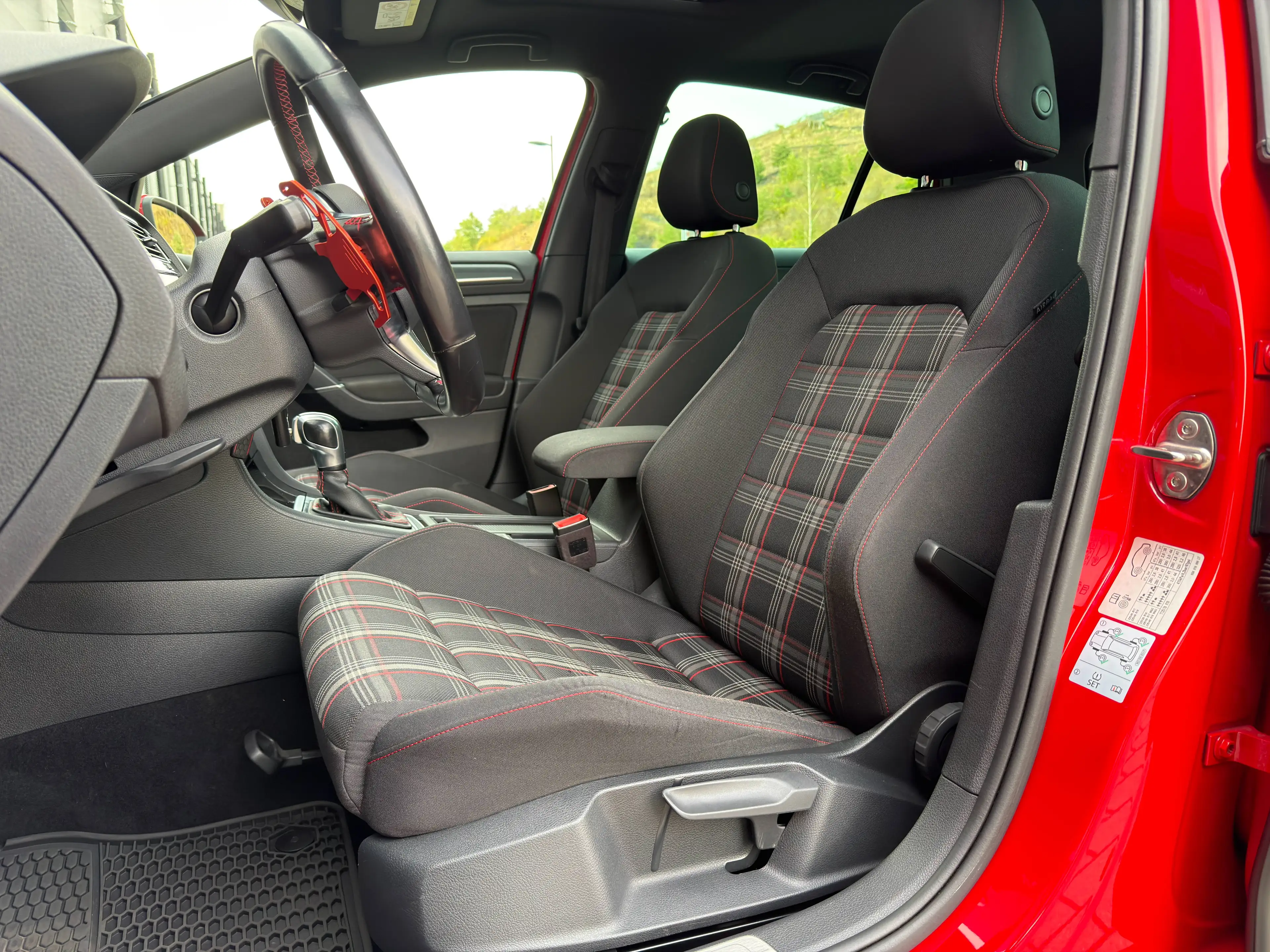 Volkswagen Golf GTI Golf 2.0 TSI Performance DSG — photo 12
