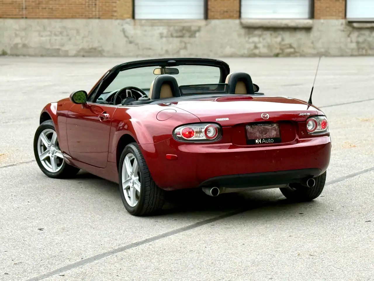 Mazda MX-5 Miata снимка Mazda MX-5 Miata