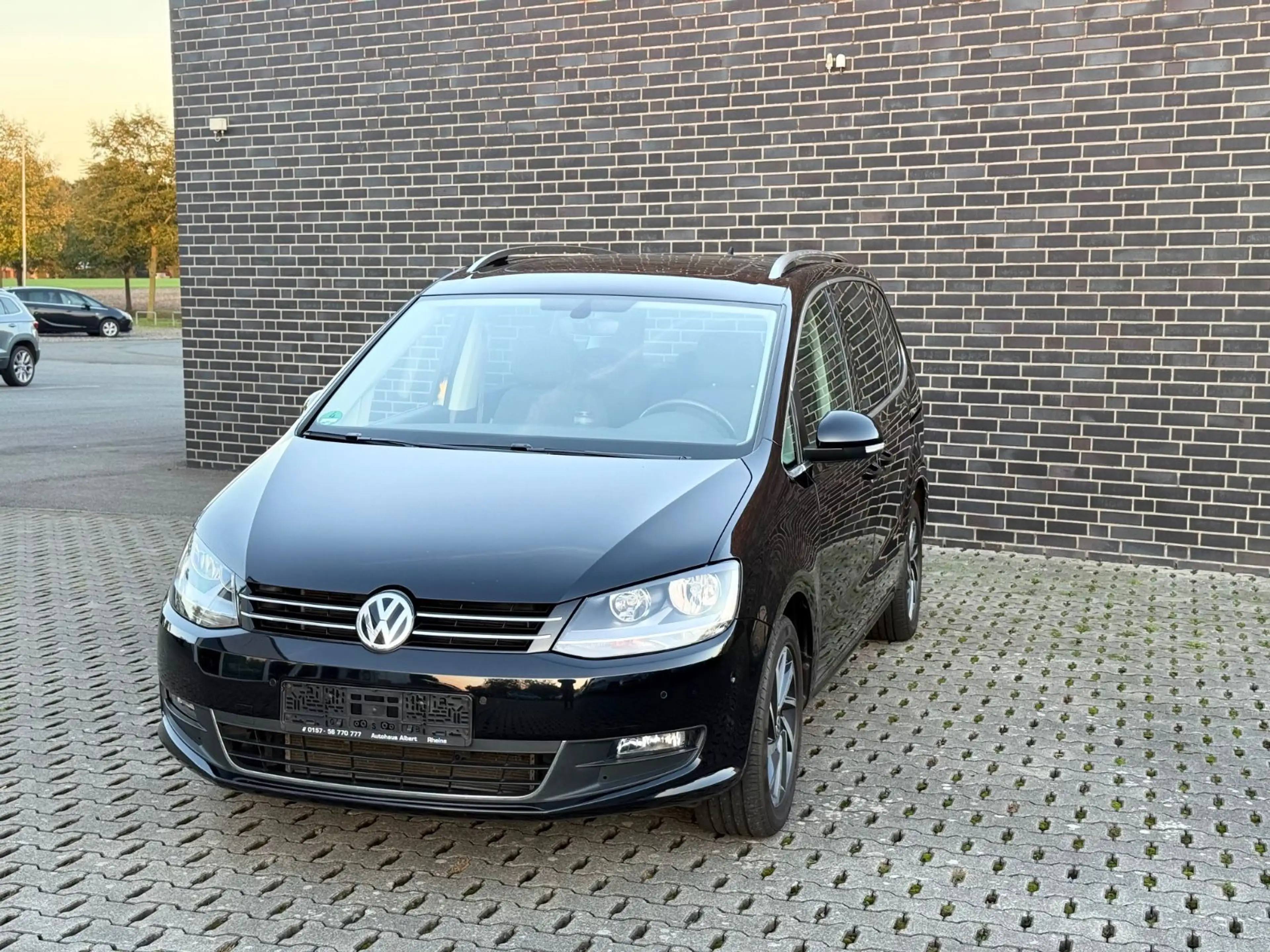 Volkswagen Sharan Sound*Panorama-Dach*SHZ*AHK*RFK*7 Sitze — photo 5