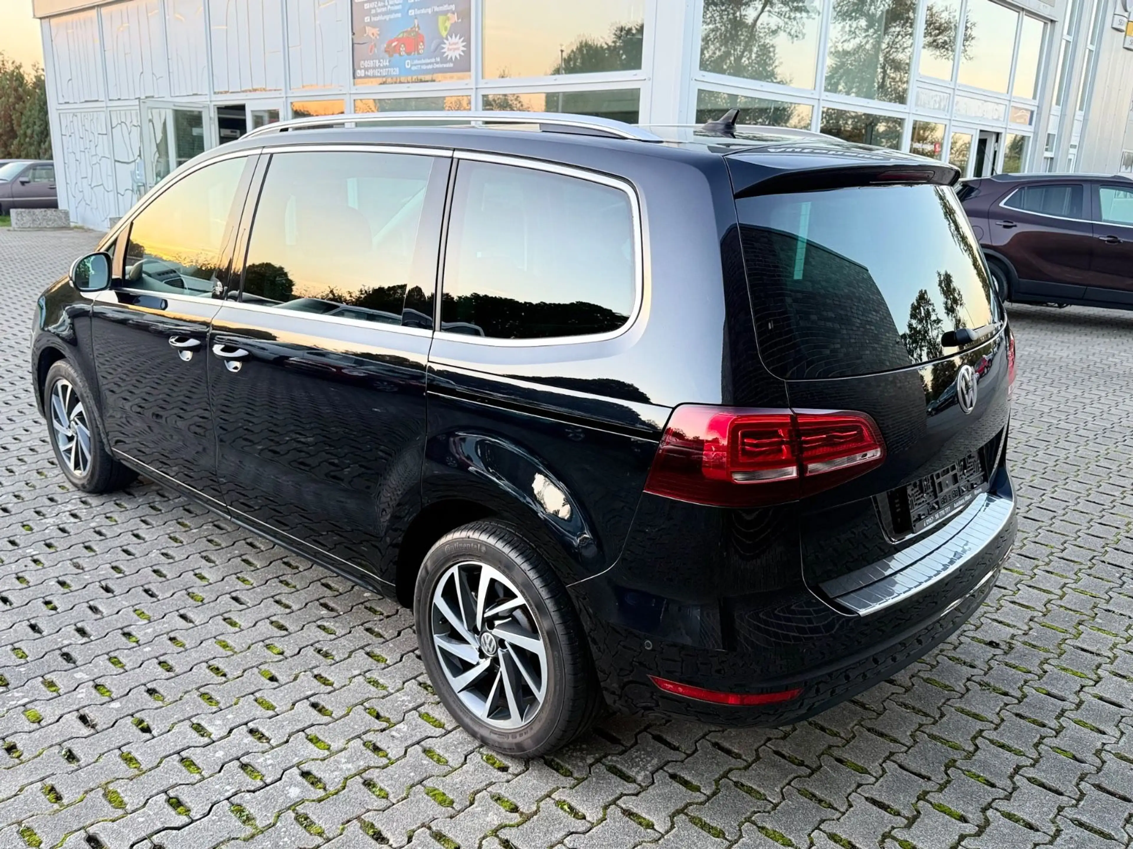 Volkswagen Sharan Sound*Panorama-Dach*SHZ*AHK*RFK*7 Sitze — photo 7