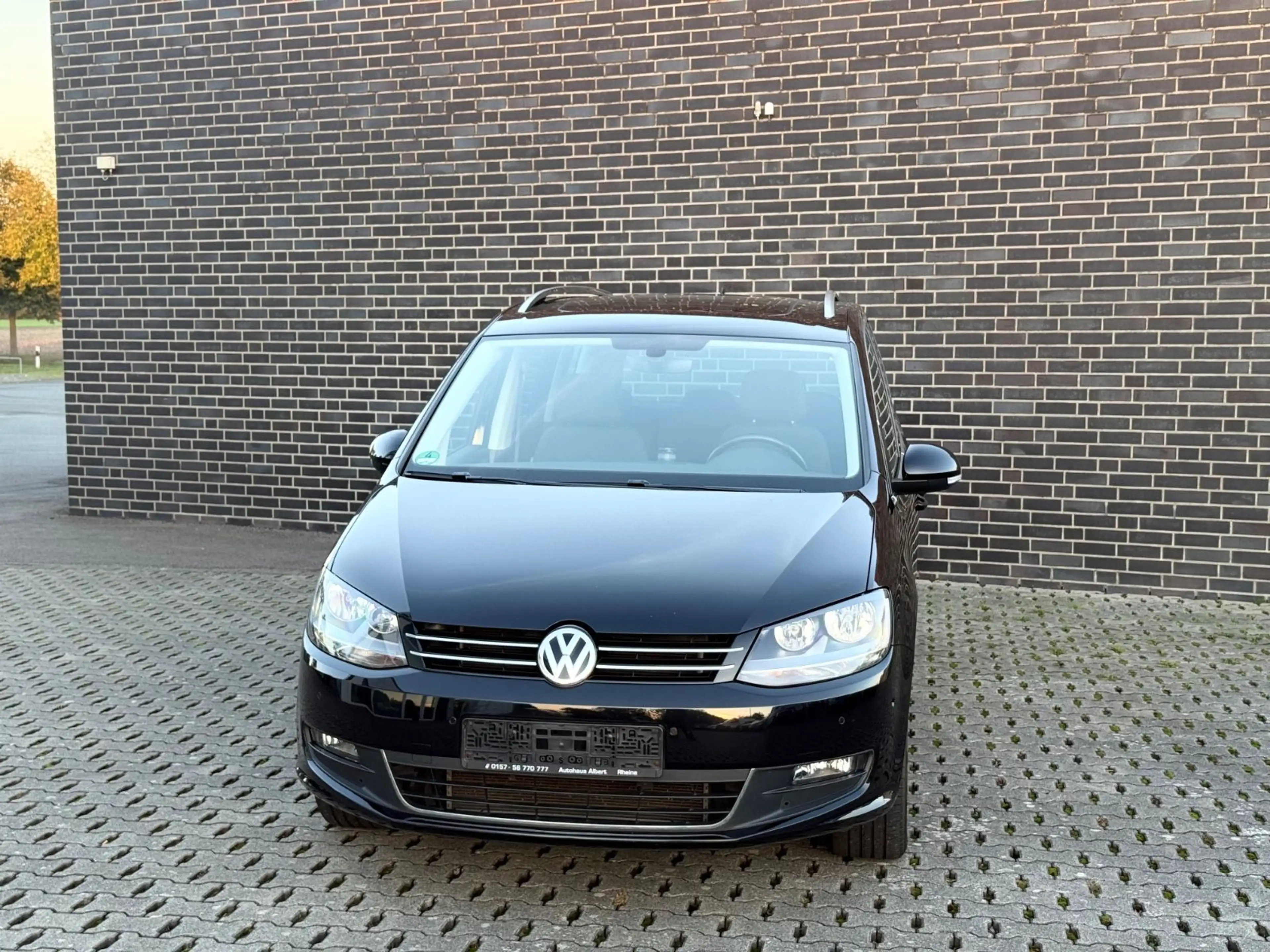 Volkswagen Sharan Sound*Panorama-Dach*SHZ*AHK*RFK*7 Sitze — photo 4