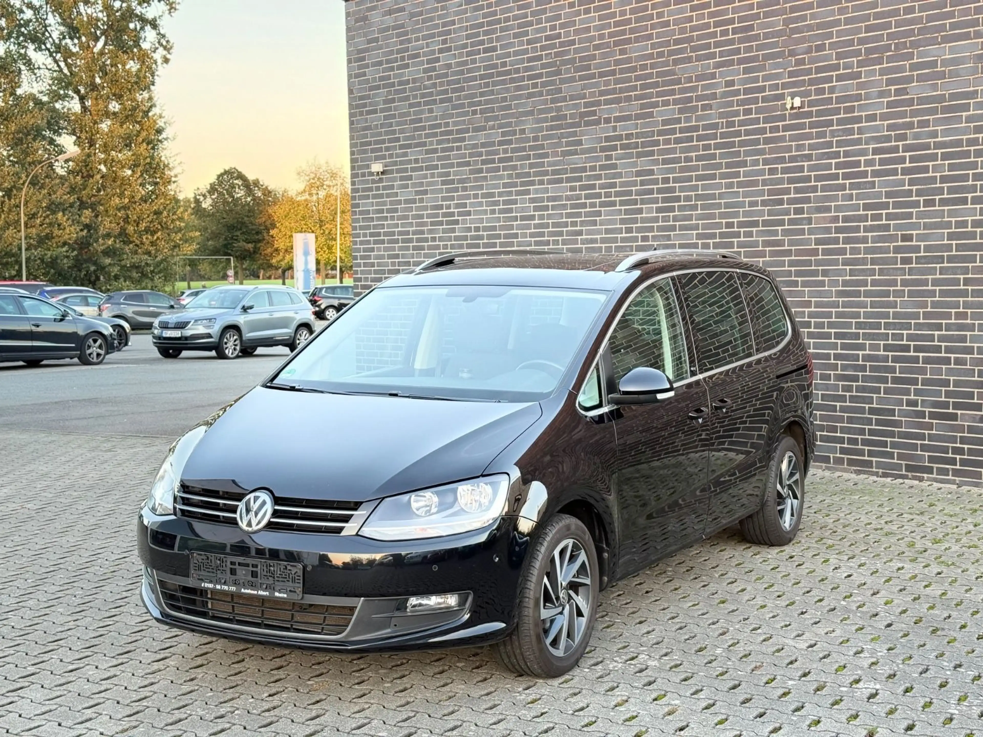 Volkswagen Sharan Sound*Panorama-Dach*SHZ*AHK*RFK*7 Sitze — photo 6