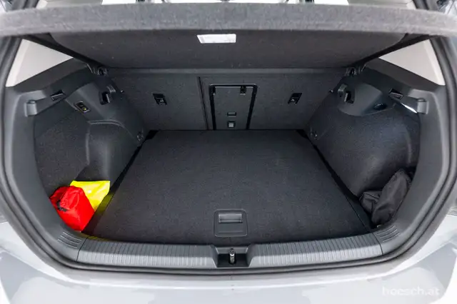 Volkswagen Golf view 8