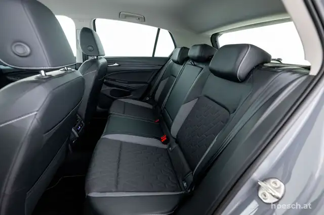 Volkswagen Golf view 7
