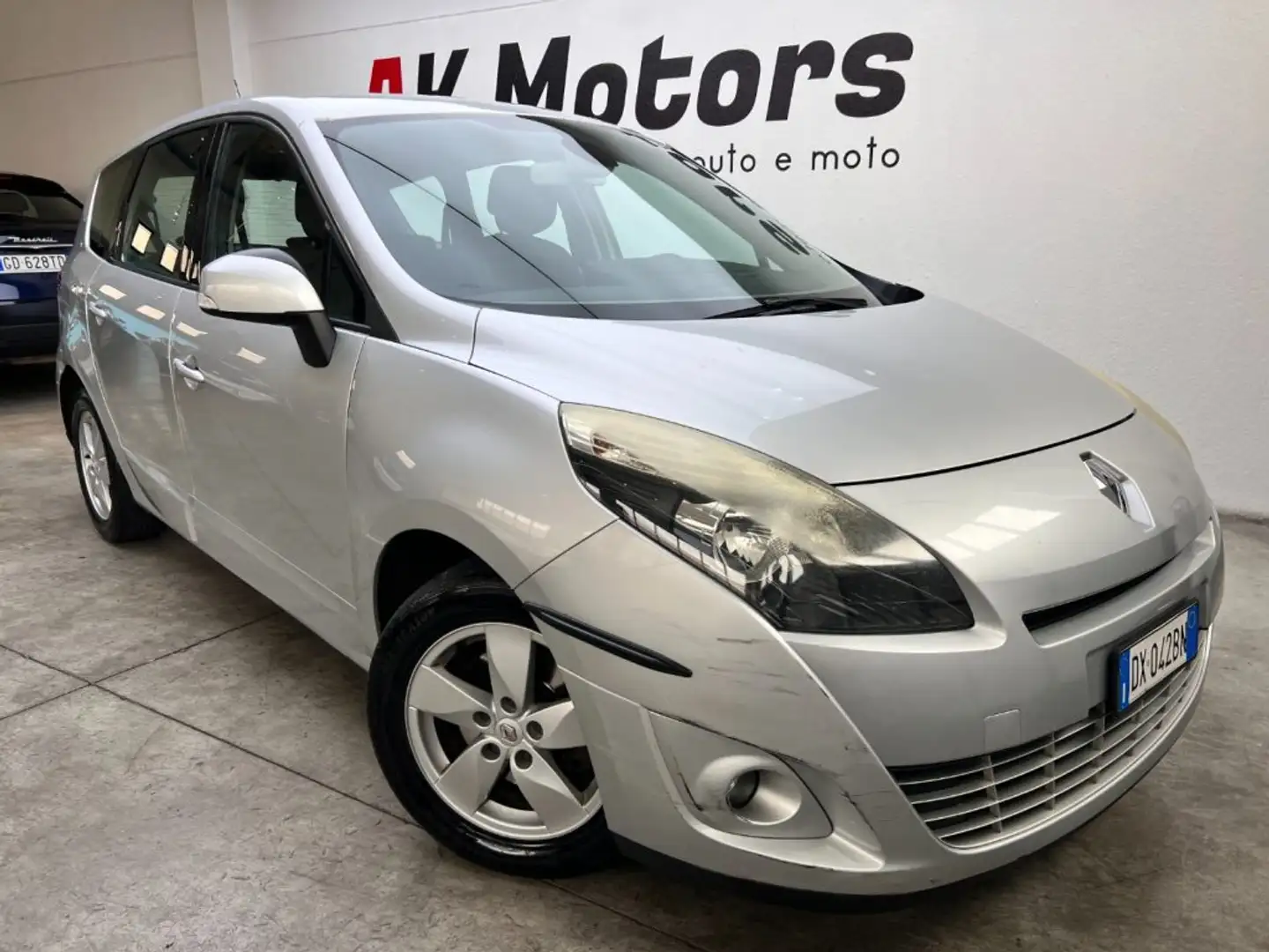 Renault Scenic 1.5 dCi 110CV Confort Srebrny - 1