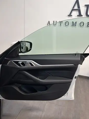 BMW 4 Series view 9