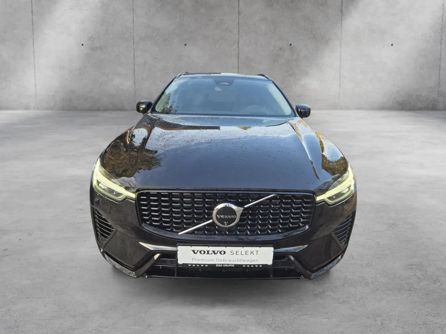 Volvo XC60 T8 AWD Recharge Plug-In Hybrid Ultra Dark Black - 2