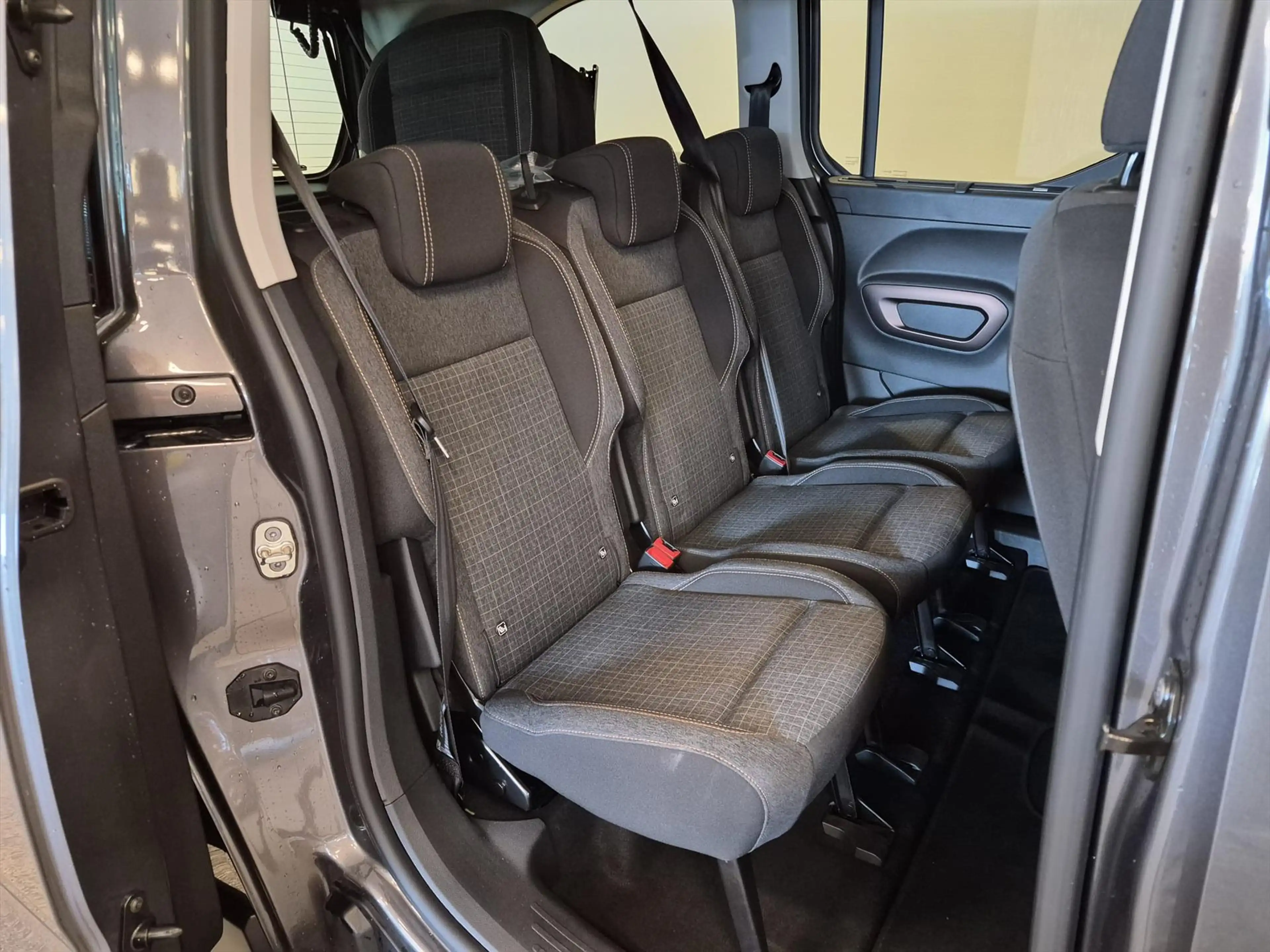 Peugeot Rifter L2 Automaat incl. kofferbaklift 58KG + Webasto kac — photo 5