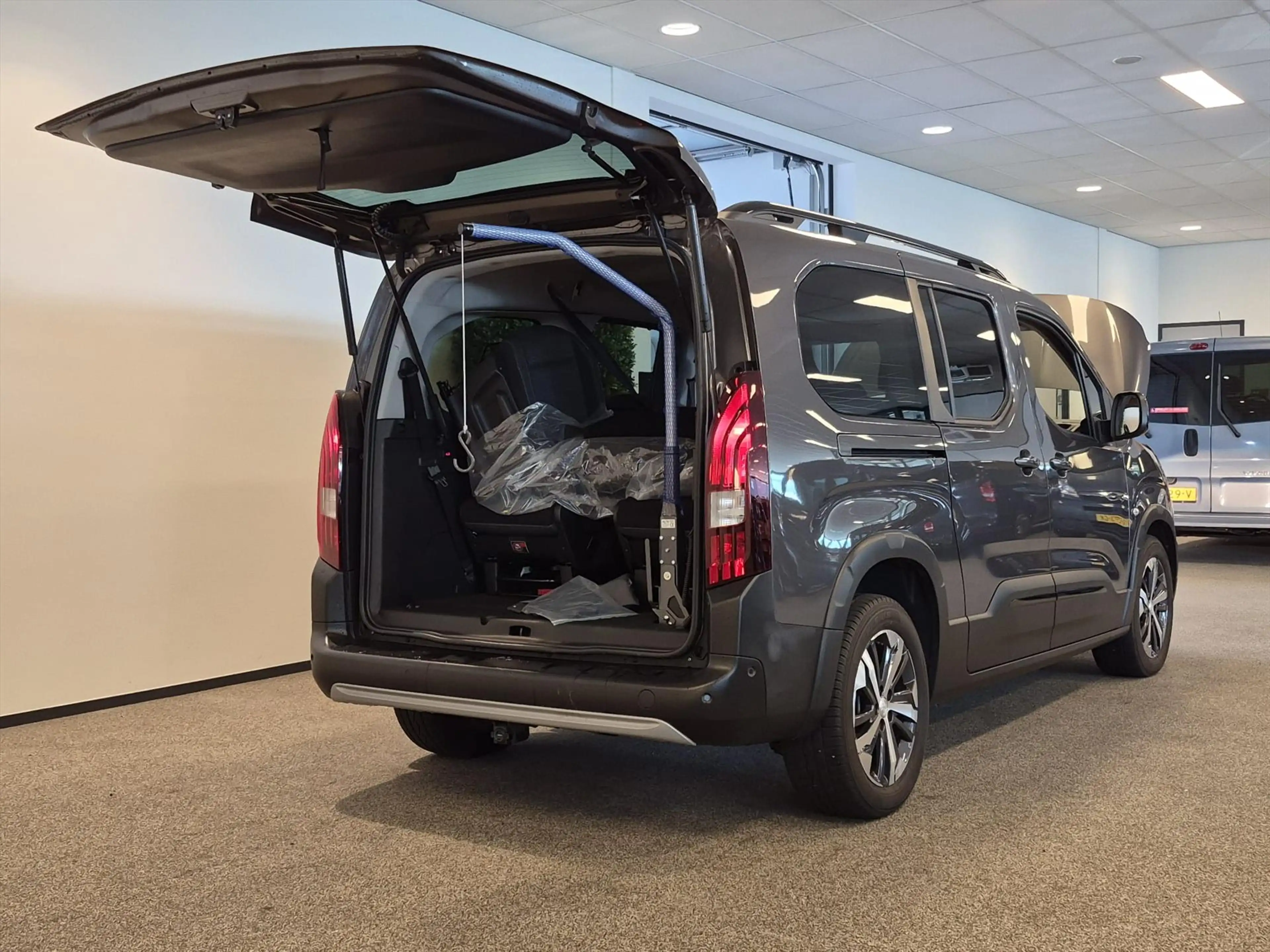 Peugeot Rifter L2 Automaat incl. kofferbaklift 58KG + Webasto kac — photo 6