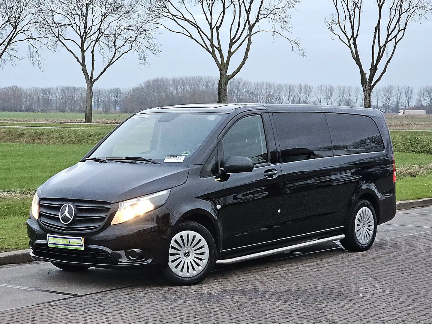 Mercedes-Benz Vito 114 TOURER XL AUT. 8 PL. Schwarz - 2