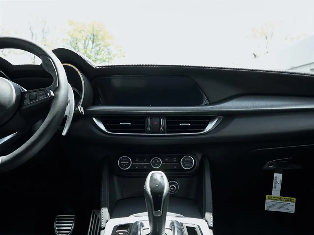 Alfa Romeo Stelvio снимка Alfa Romeo Stelvio