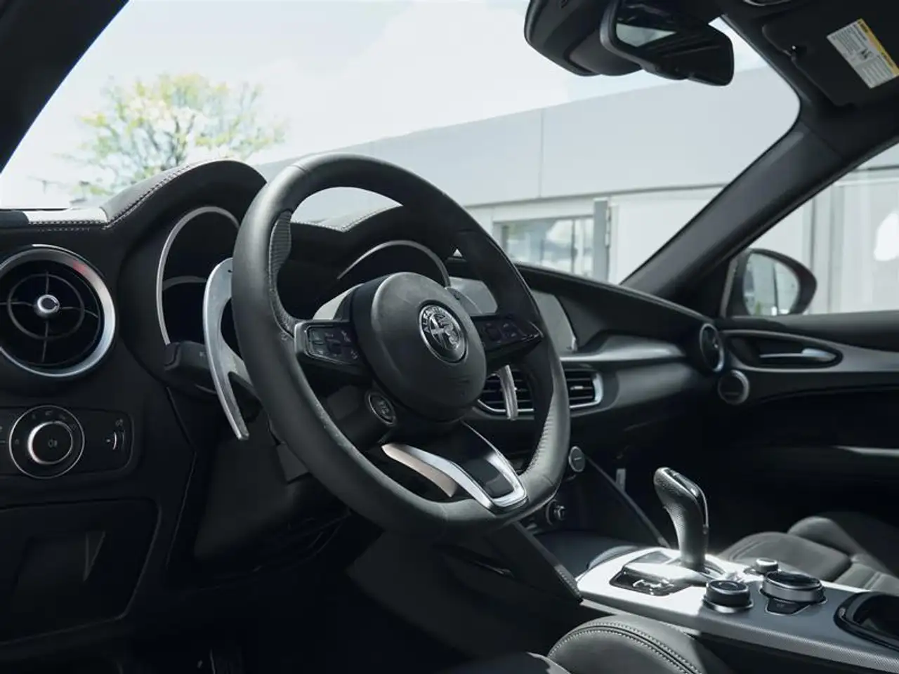 Alfa Romeo Stelvio снимка Alfa Romeo Stelvio