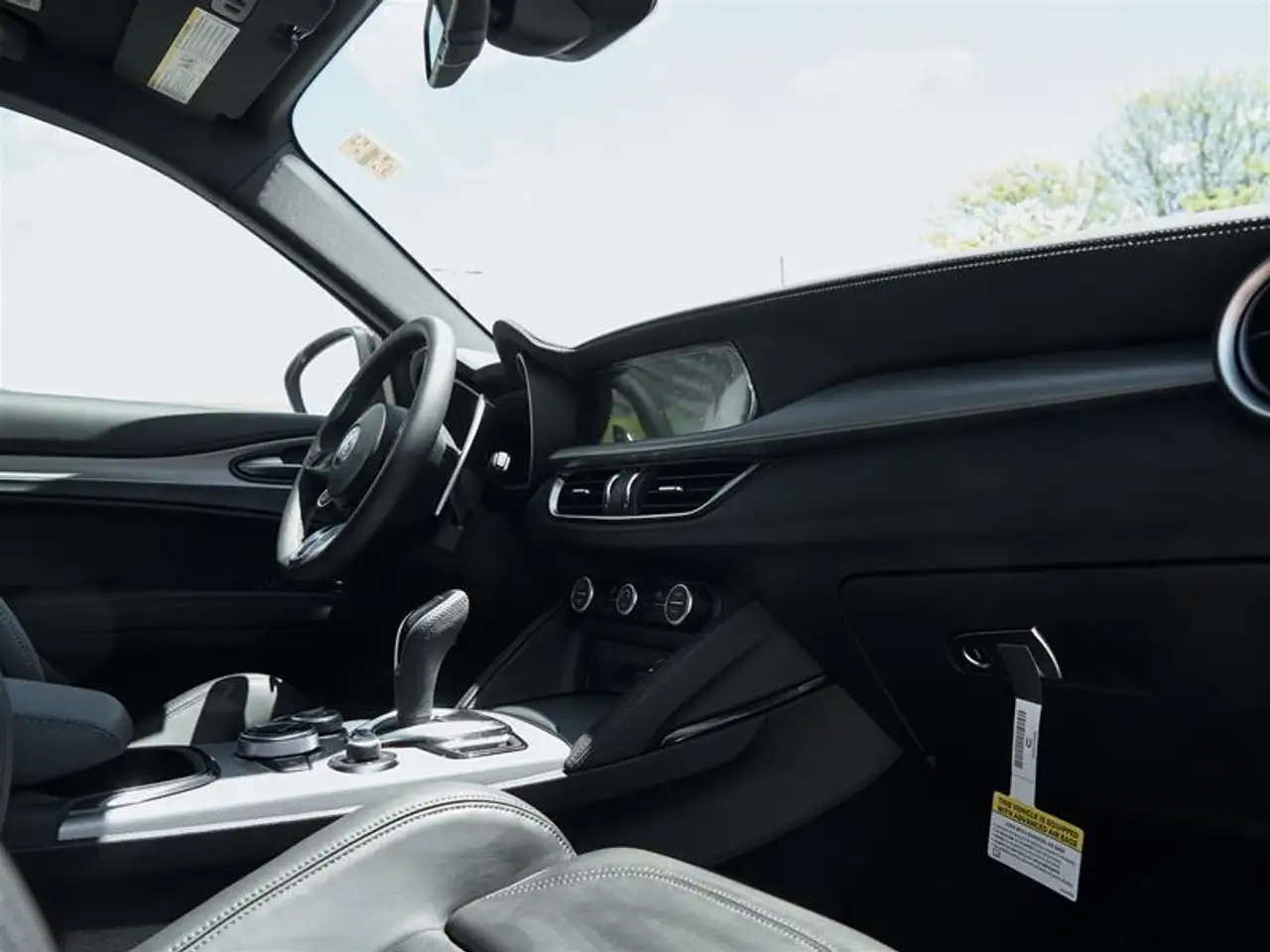 Alfa Romeo Stelvio снимка Alfa Romeo Stelvio