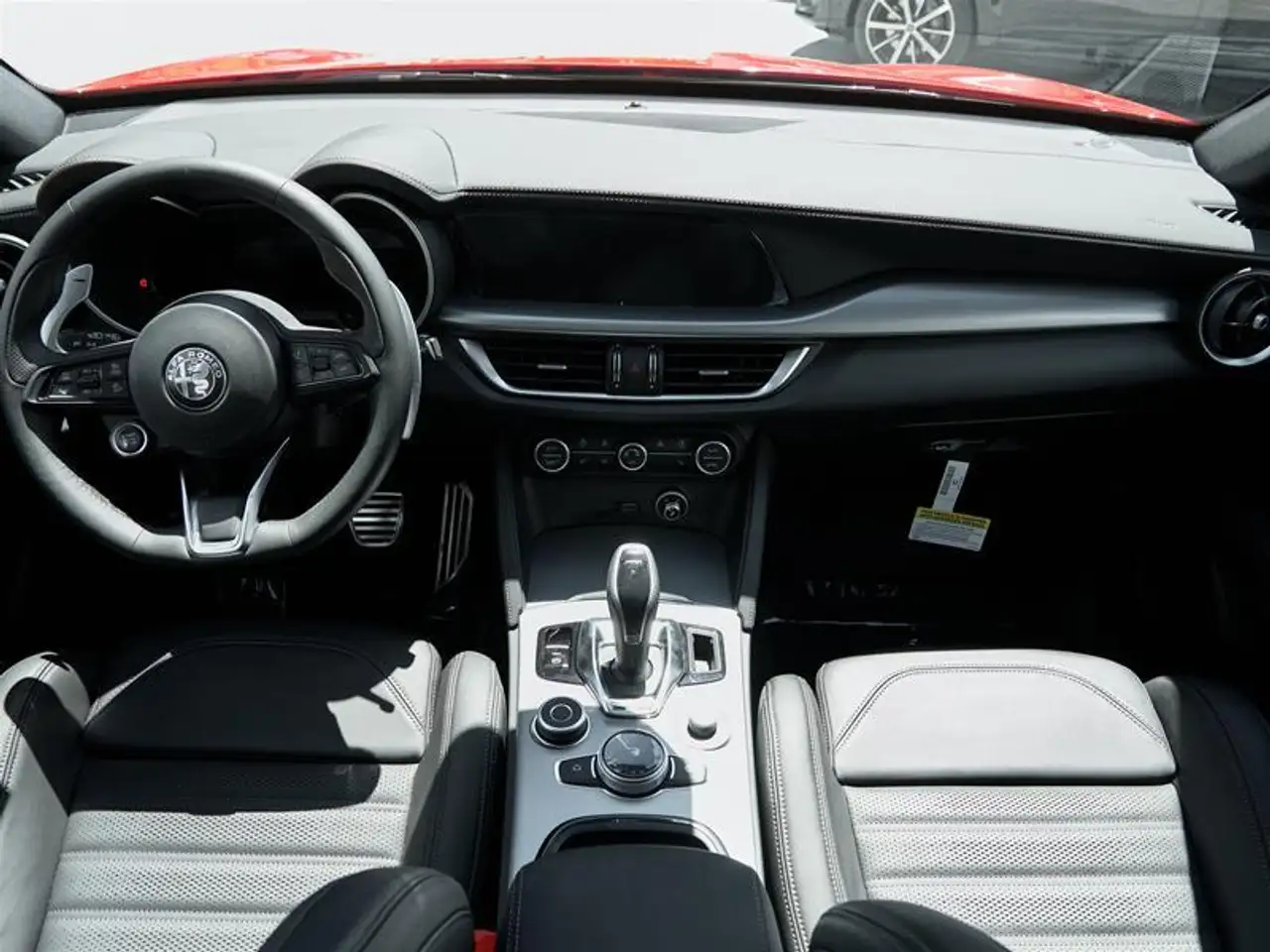 Alfa Romeo Stelvio снимка Alfa Romeo Stelvio