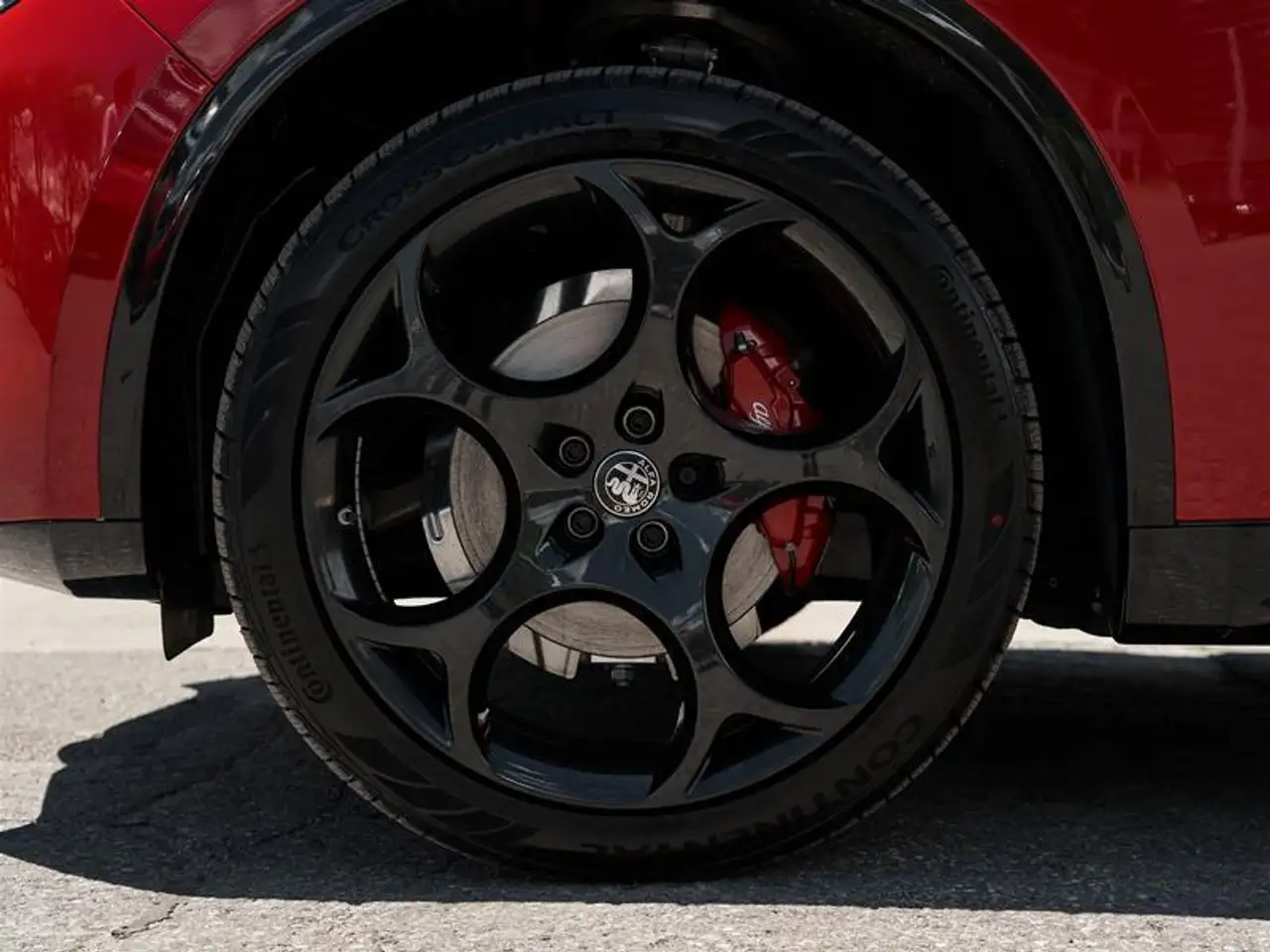 Alfa Romeo Stelvio снимка Alfa Romeo Stelvio