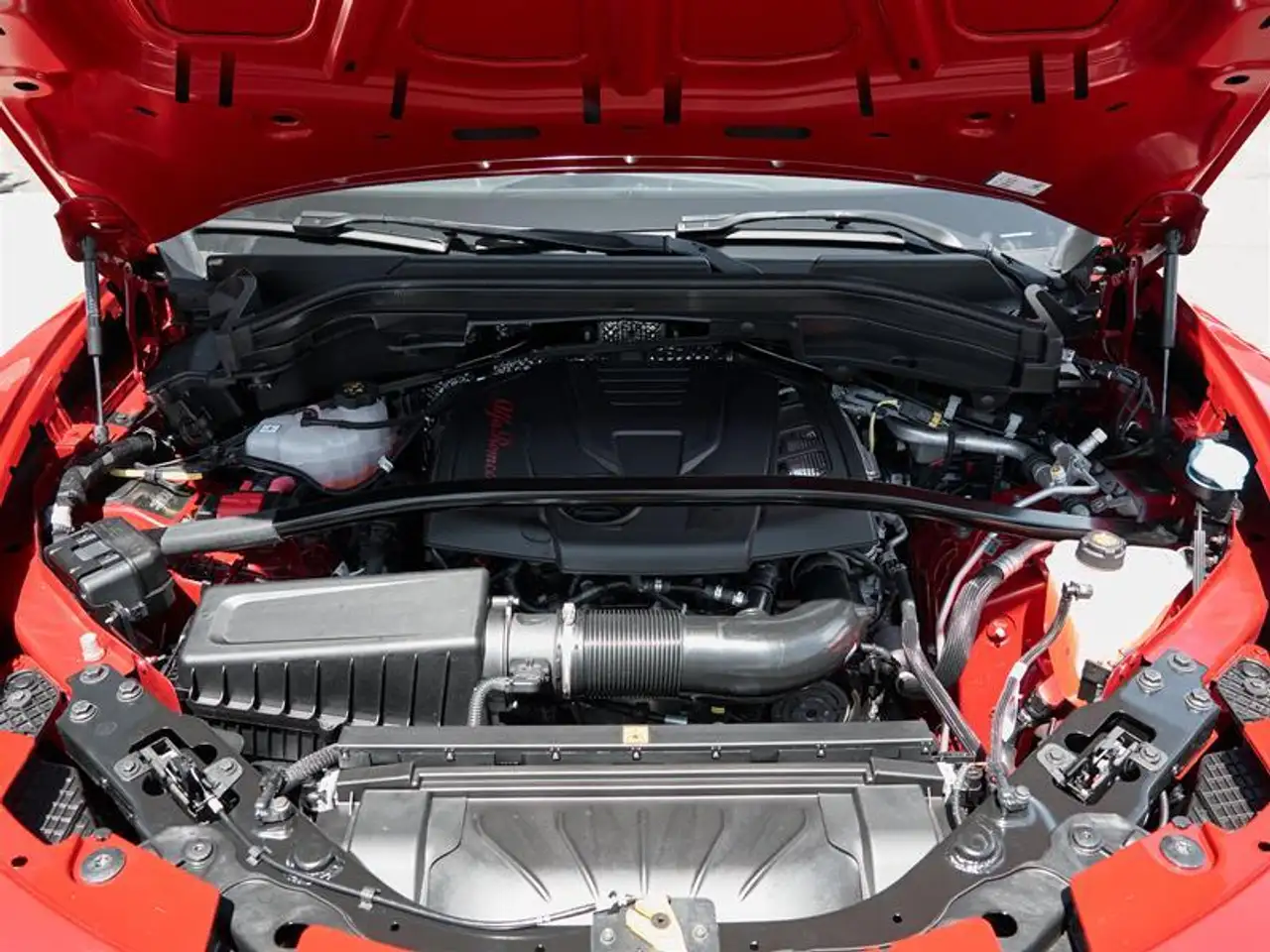 Alfa Romeo Stelvio снимка Alfa Romeo Stelvio