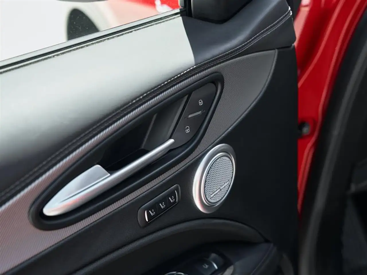 Alfa Romeo Stelvio снимка Alfa Romeo Stelvio