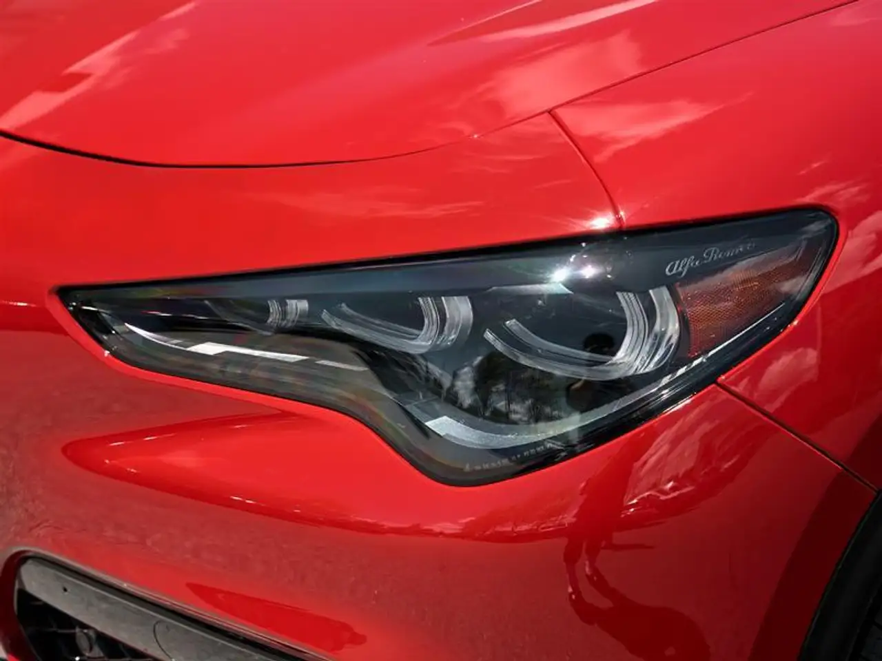 Alfa Romeo Stelvio снимка Alfa Romeo Stelvio