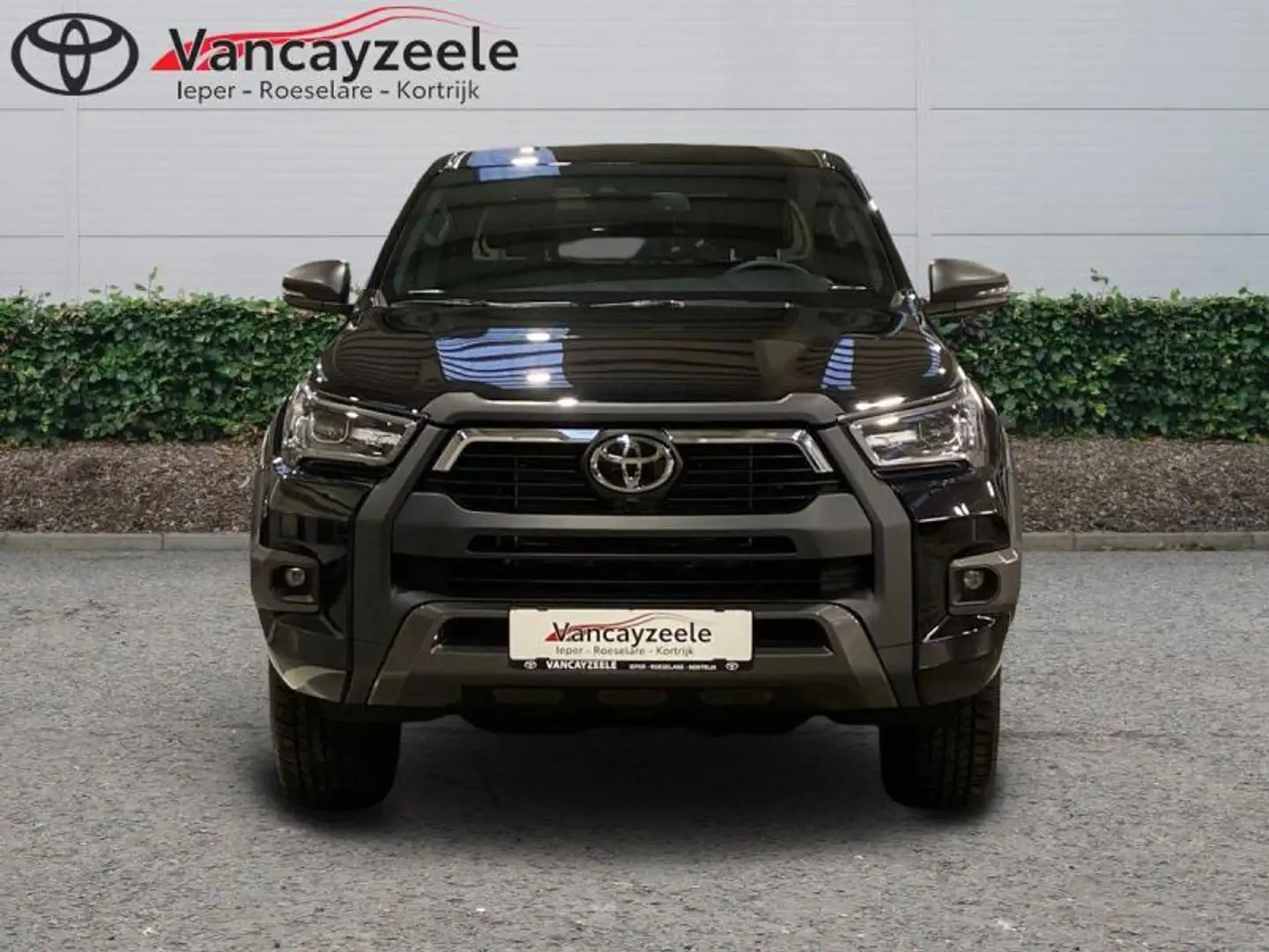 Toyota Hilux Invincible 57025 + BTW Schwarz - 2
