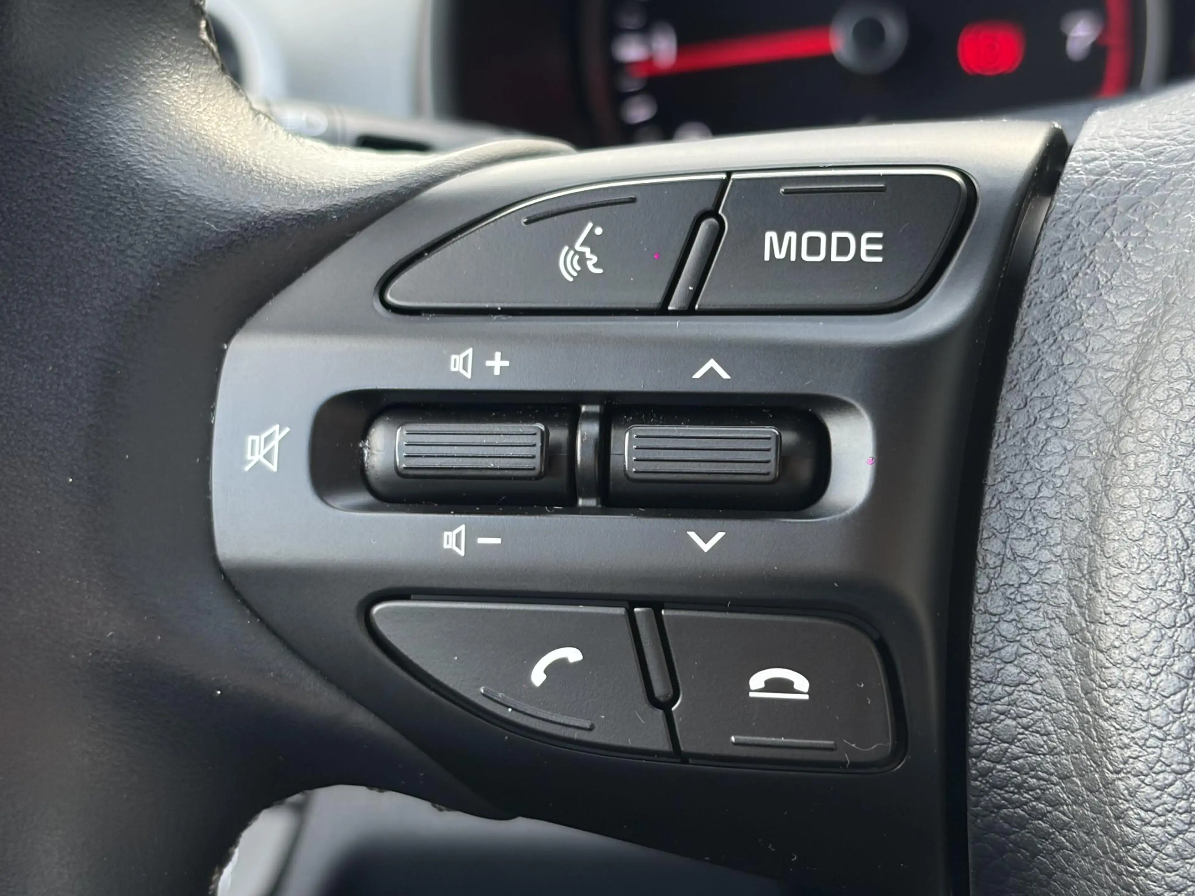 Kia Stonic 1.0 T-GDi MHEV DynamicPlusLine Navigatie, Achterui — photo 11