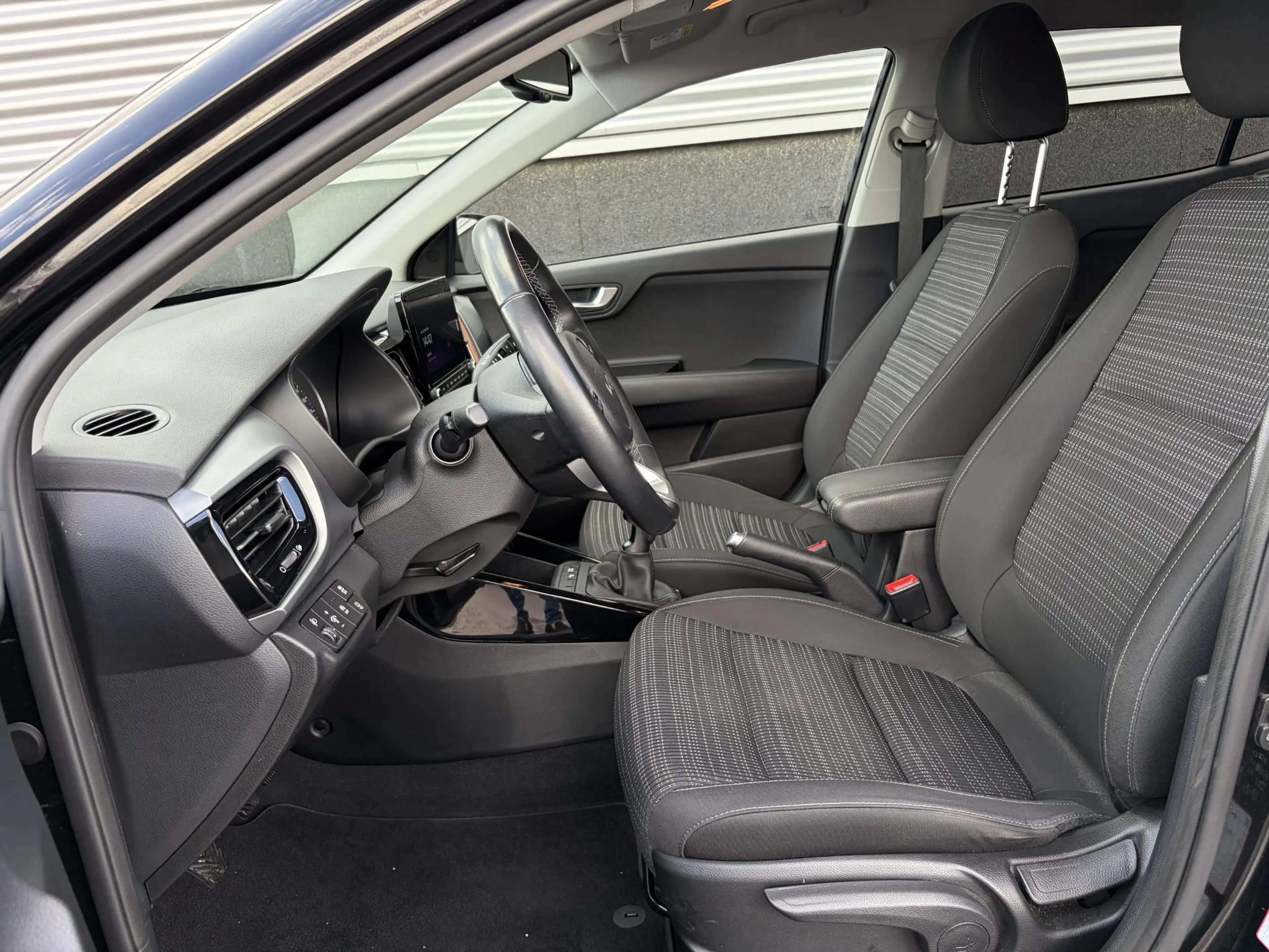 Kia Stonic 1.0 T-GDi MHEV DynamicPlusLine Navigatie, Achterui — photo 7