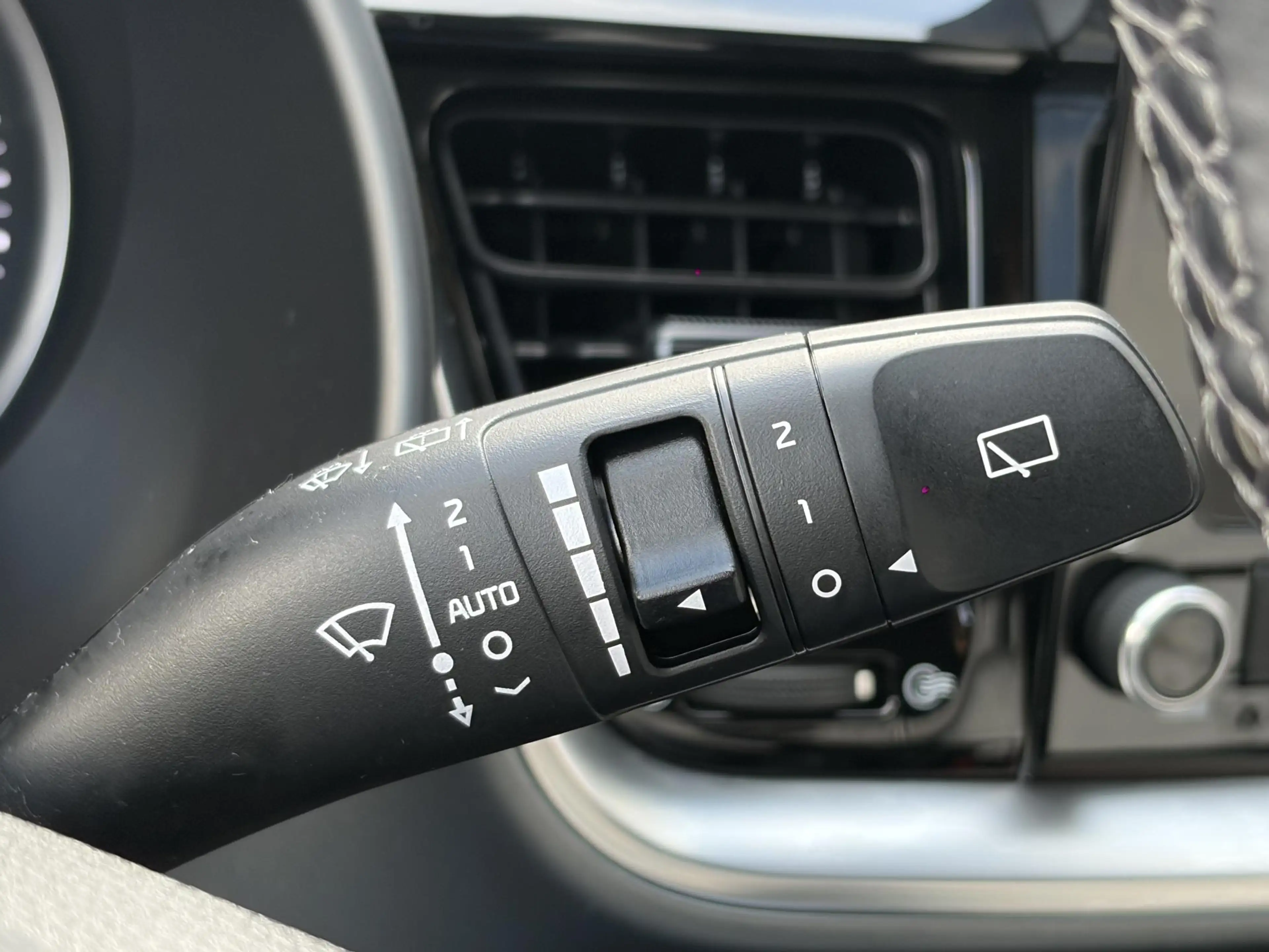 Kia Stonic 1.0 T-GDi MHEV DynamicPlusLine Navigatie, Achterui — photo 13