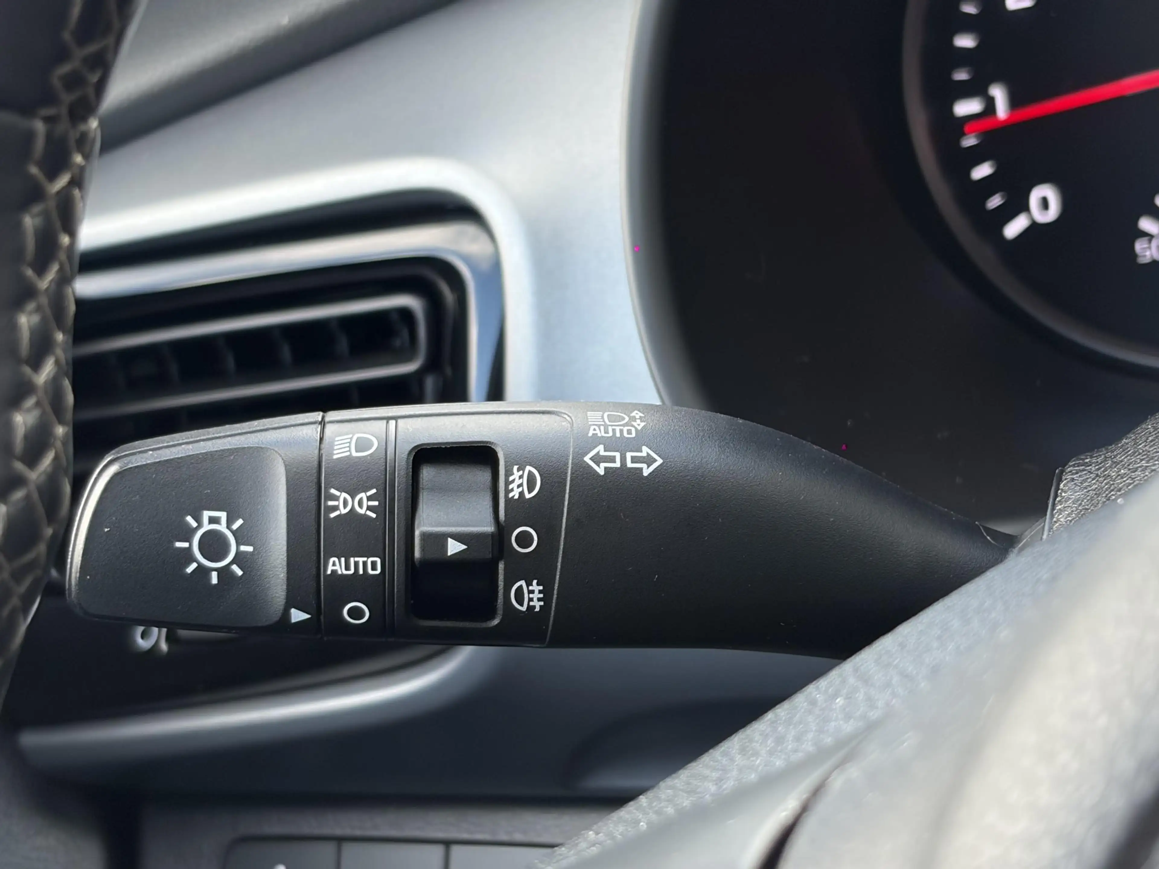 Kia Stonic 1.0 T-GDi MHEV DynamicPlusLine Navigatie, Achterui — photo 14