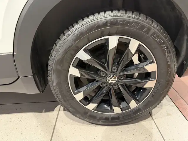 Volkswagen T-Cross view 14