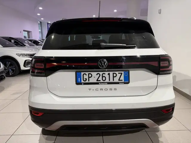 Volkswagen T-Cross view 4