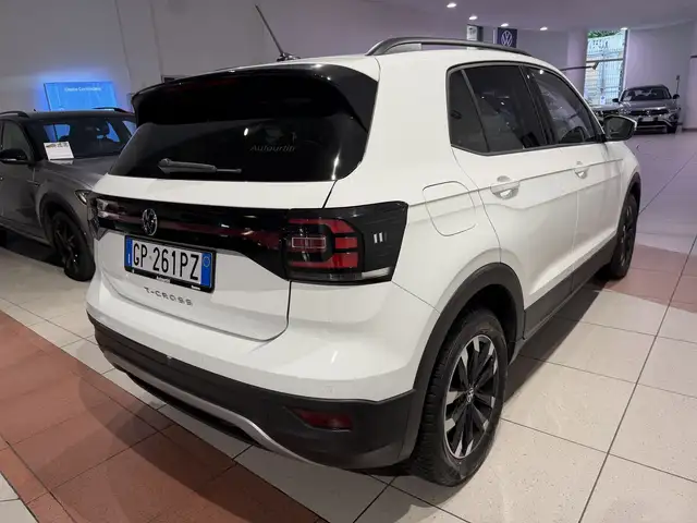 Volkswagen T-Cross view 5