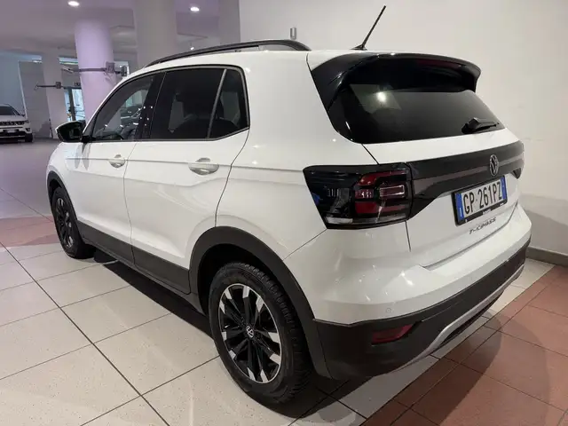 Volkswagen T-Cross view 3