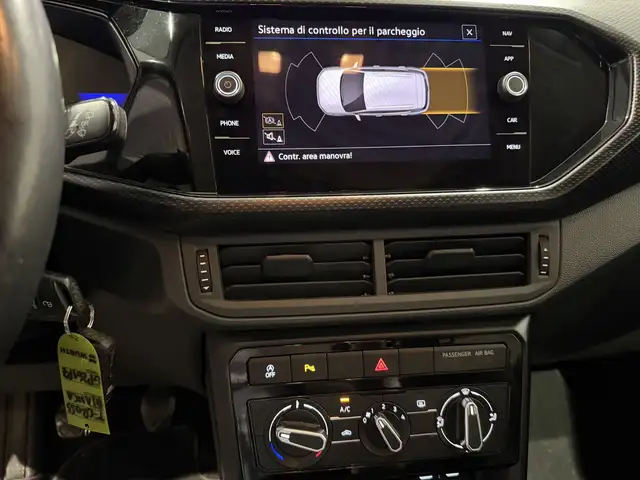Volkswagen T-Cross view 13