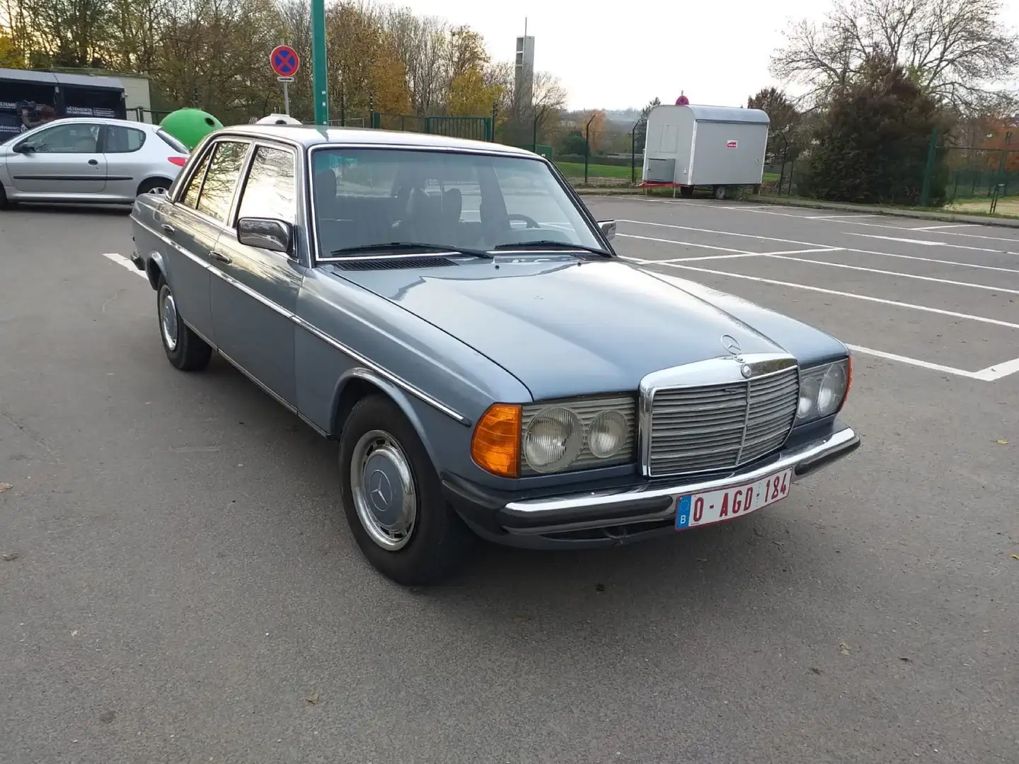 Mercedes-Benz 200 - 2