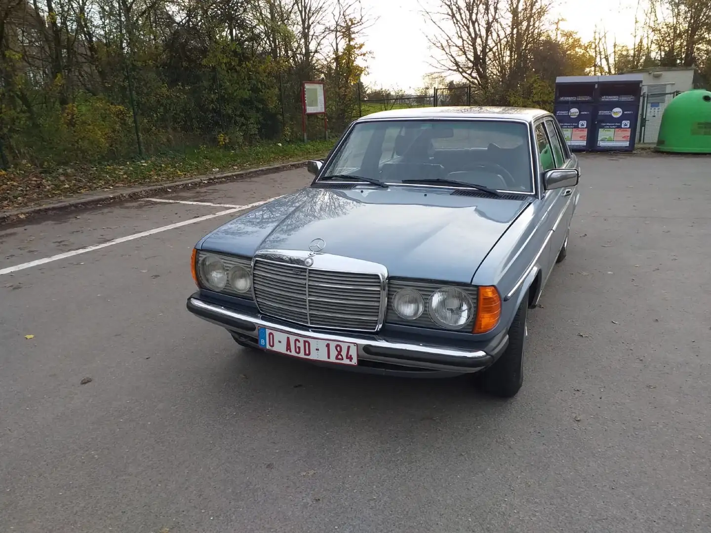 Mercedes-Benz 200 - 1