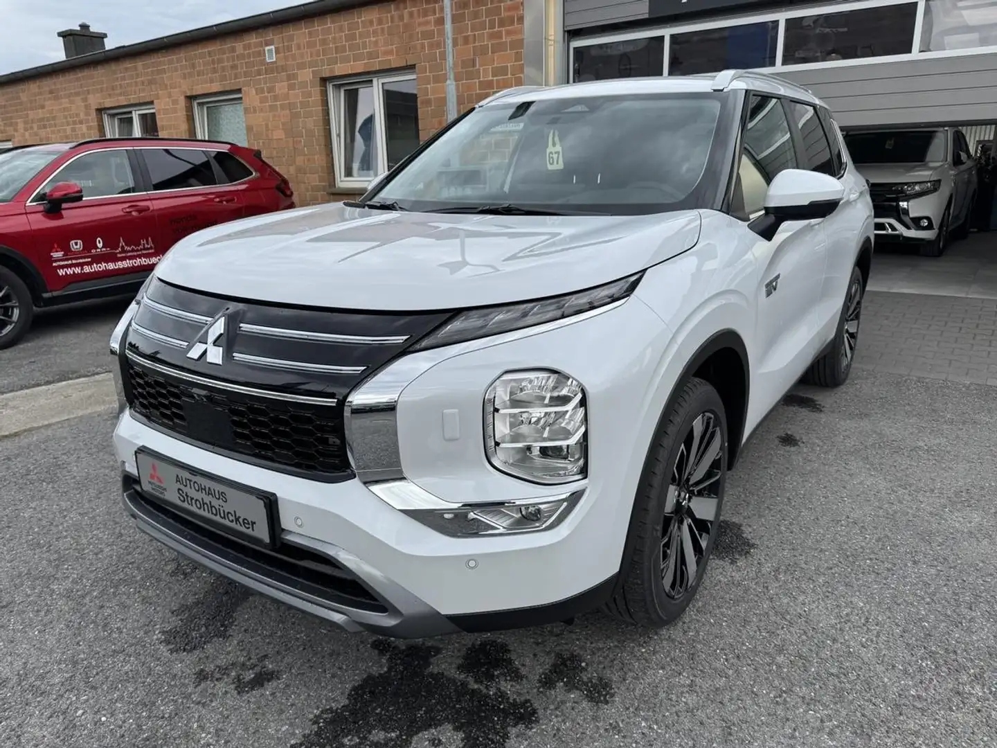 Mitsubishi Outlander 2.4 4WD Intro Edition 360 Grad HUD Weiß - 2