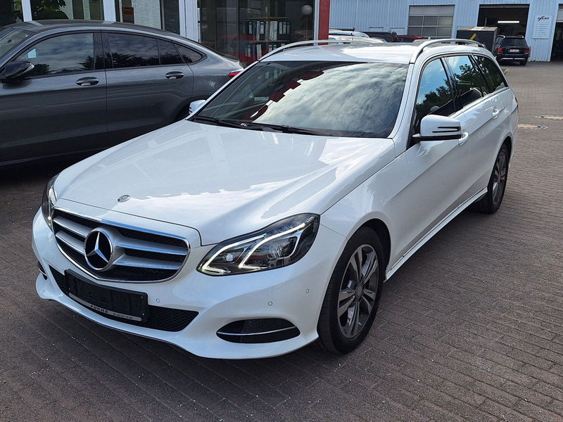 Mercedes-Benz E 220 T BlueTec Avantarde 2.Hand AHK LED Navi — photo 2