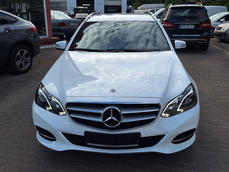 Mercedes-Benz E 220 T BlueTec Avantarde 2.Hand AHK LED Navi — photo 4