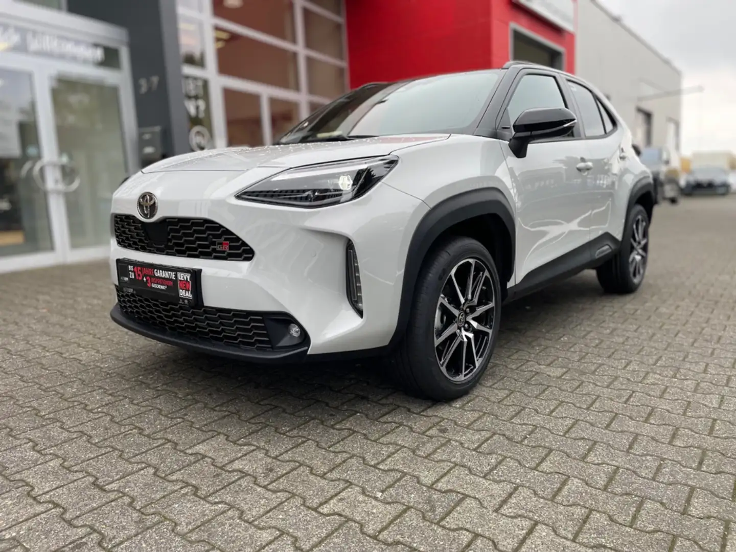 Toyota Yaris Cross GR Sport +HUD+SHZ+LHZ+JBL+MatrixLED+ Grau - 2