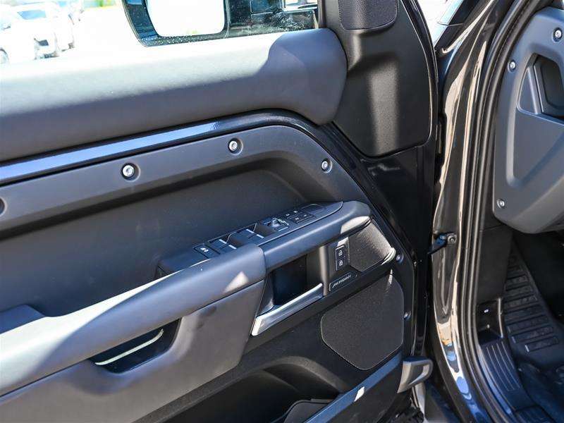 2026 Land Rover Defender 130 P300 S thumb 15