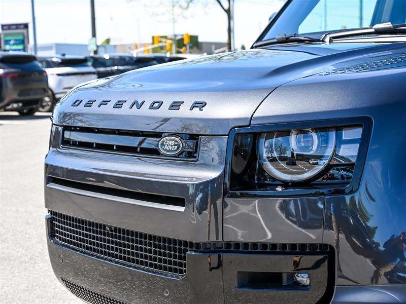 2026 Land Rover Defender 130 P300 S thumb 7