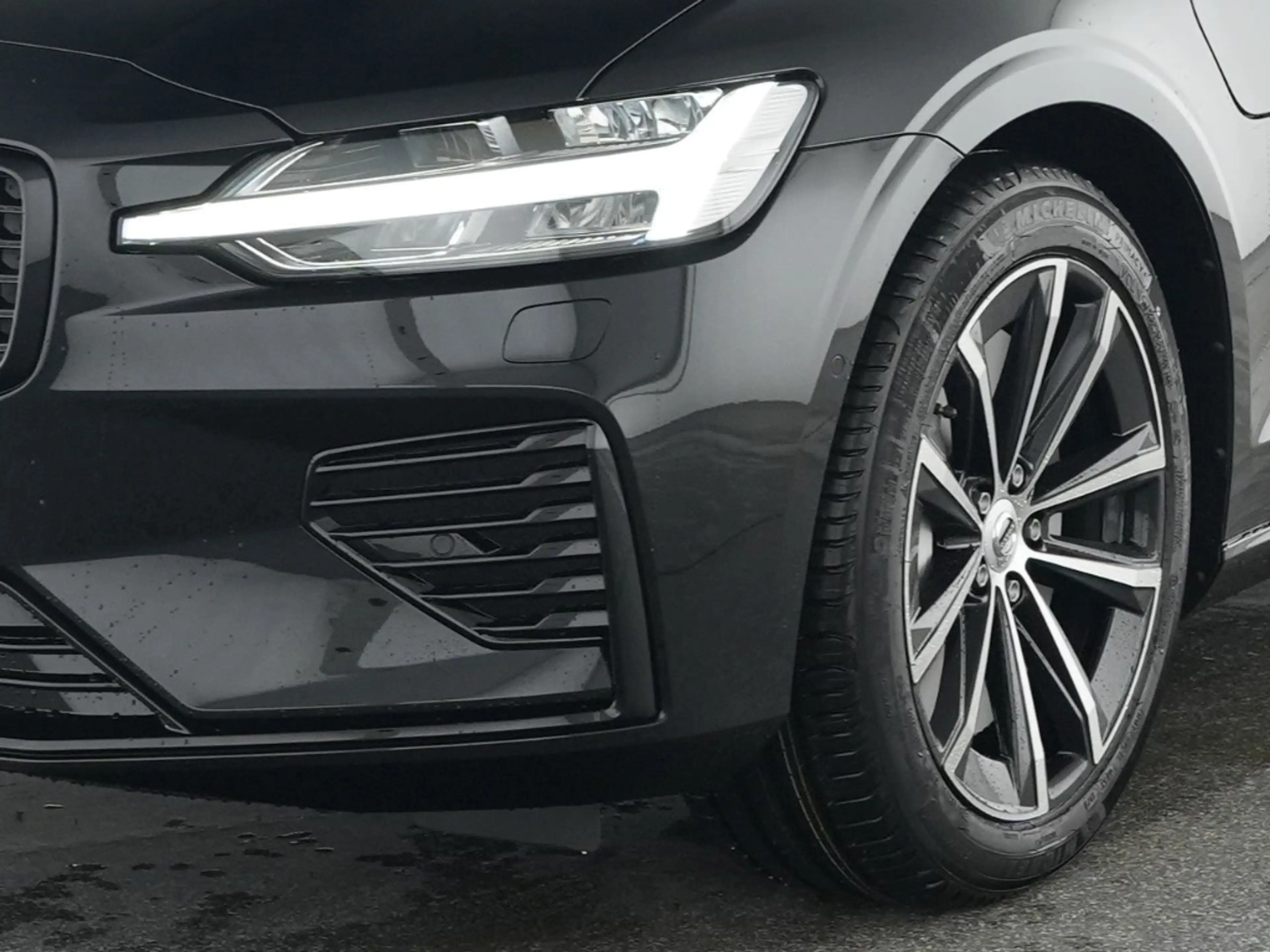 Volvo V60 T6 AWD Plus Dark Recharge Plug-In Hybrid HUD Stand — photo 10