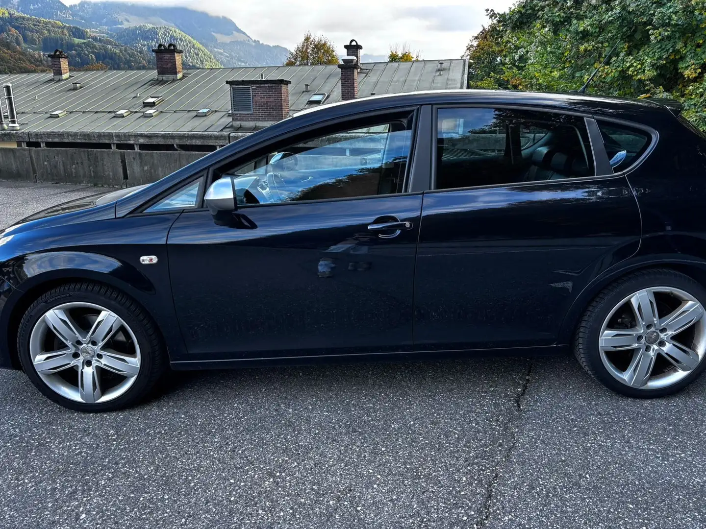 SEAT Leon 2.0 T FSI DSG FR Schwarz - 2